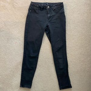 1822 Denim Black Denim Ankle Skinny Jeans